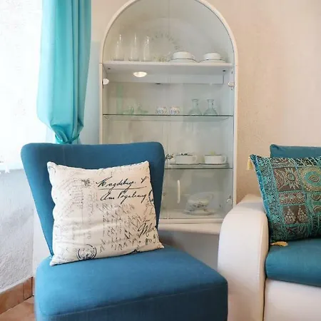 Island Apartment *