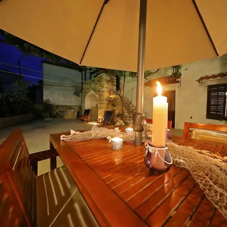 Island Apartment *