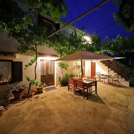 Island Apartment *